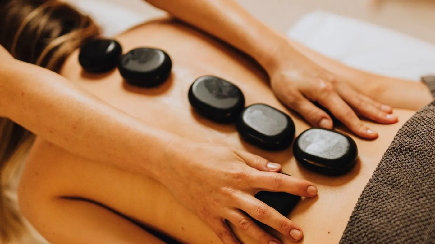 Terapia com Pedras Quentes